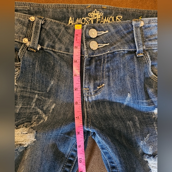 Almost Famous Distressed/Destroyed Low-Rise Cuffed Capri Jeans Size 13 - Picture 4 of 12